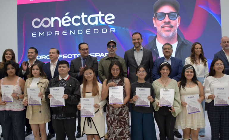 Estudiantes de ARPA BUAP colaboran con el artista Teddy Kelly en mural urbano