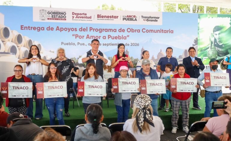 Gobierno de Puebla entrega apoyos de Obra Comunitaria y estímulos a deportistas
