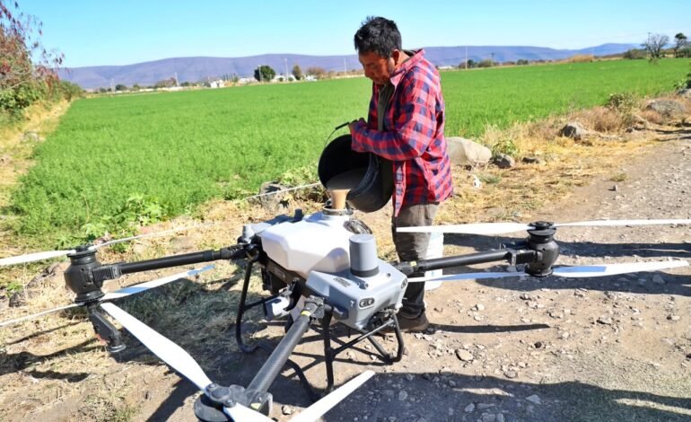 Con drones agrícolas, SADR tecnifica el campo atlixquense