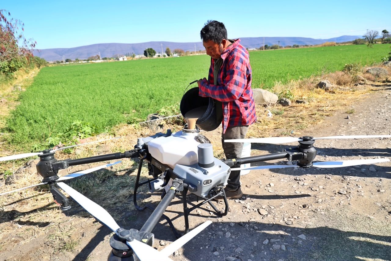 Con drones agrícolas, SADR tecnifica el campo atlixquense