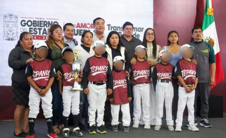 Gobierno de Puebla reconoce a la Selección Tepanco tras coronarse campeona nacional de béisbol
