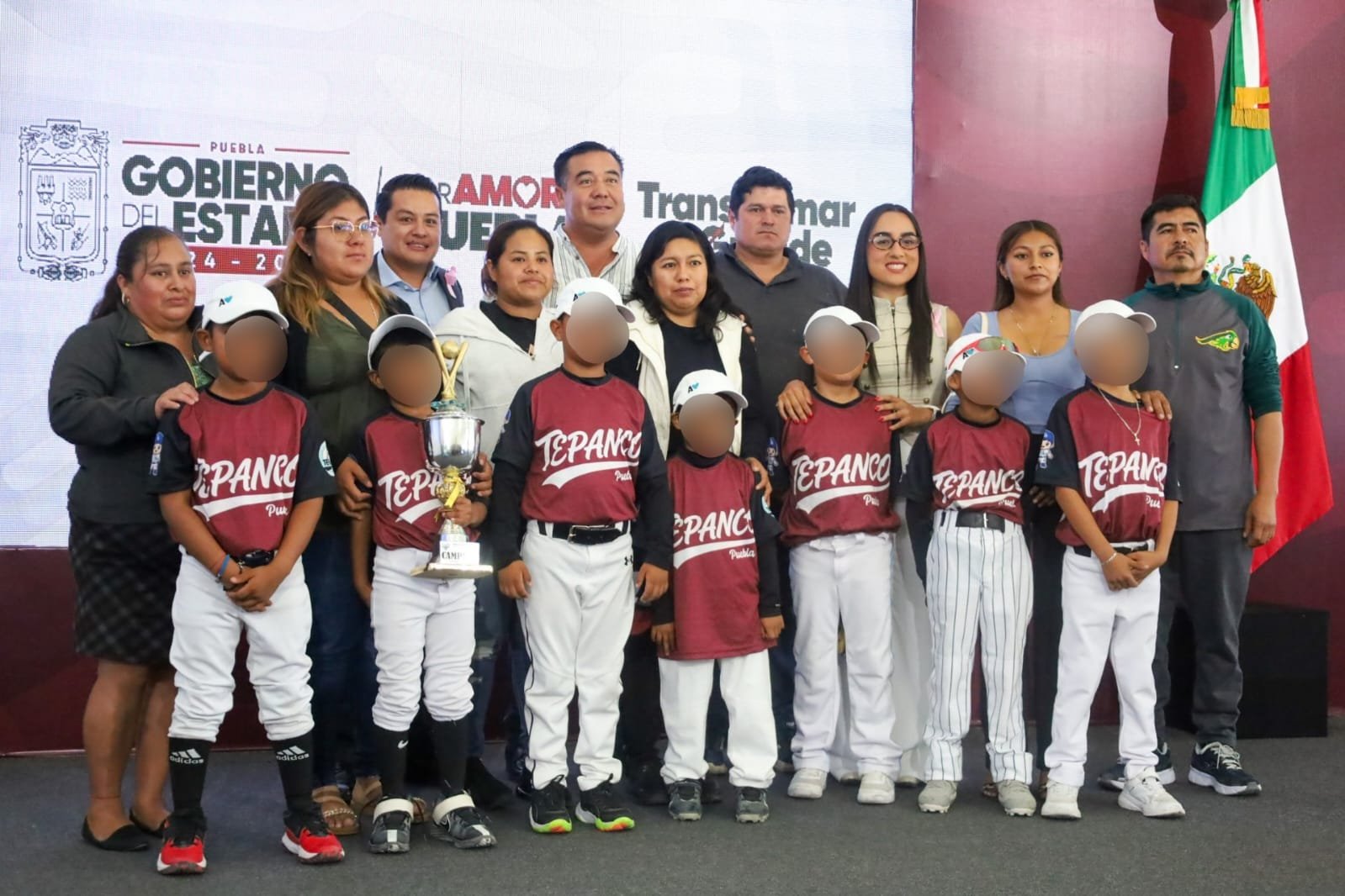 Gobierno de Puebla reconoce a la Selección Tepanco tras coronarse campeona nacional de béisbol