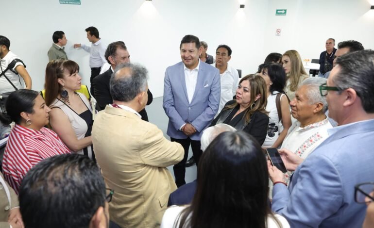 Gobernador Alejandro Armenta encabeza recorrido por las nuevas áreas administrativas y docentes de la UNICREA