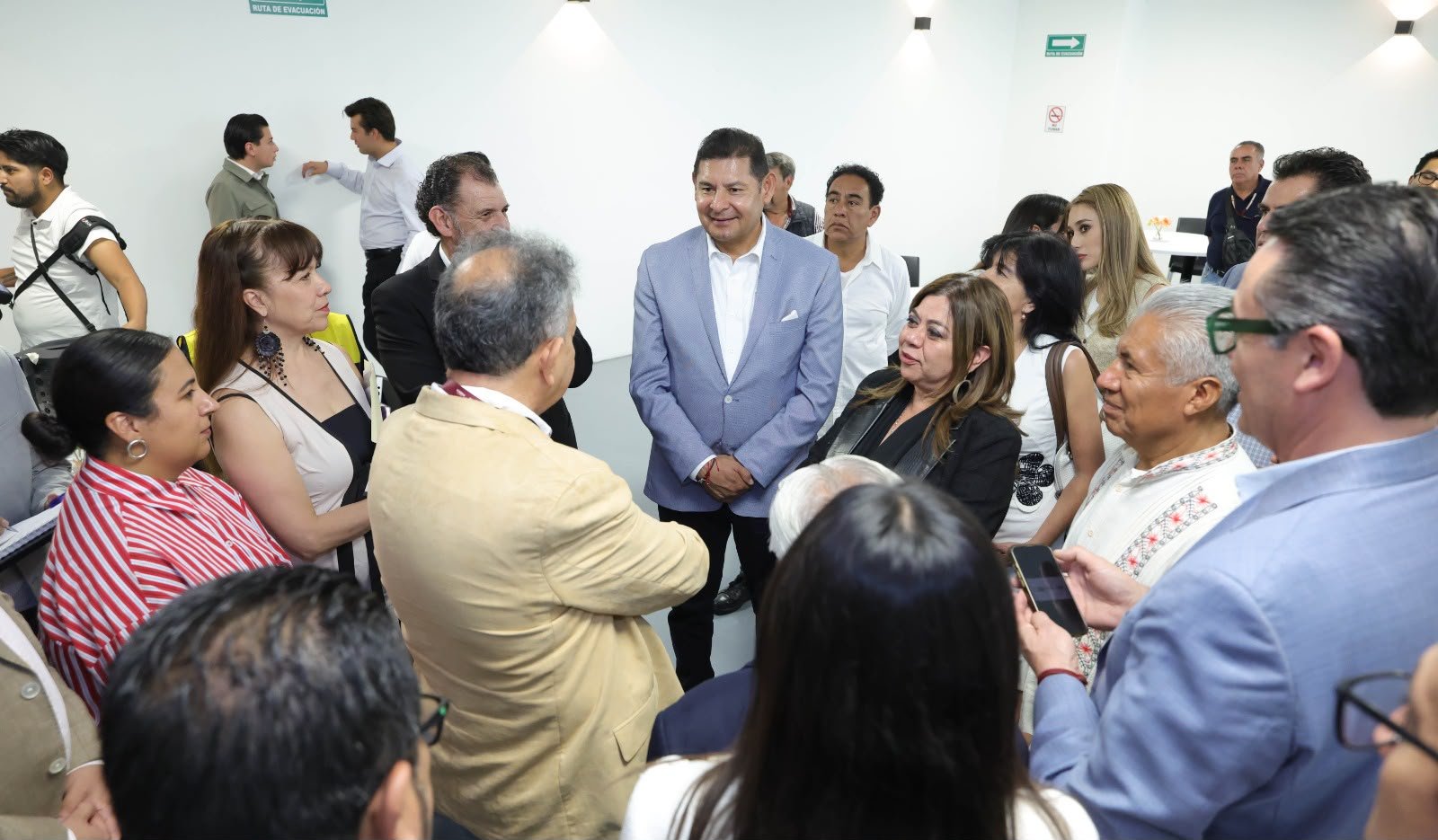 Gobernador Alejandro Armenta encabeza recorrido por las nuevas áreas administrativas y docentes de la UNICREA