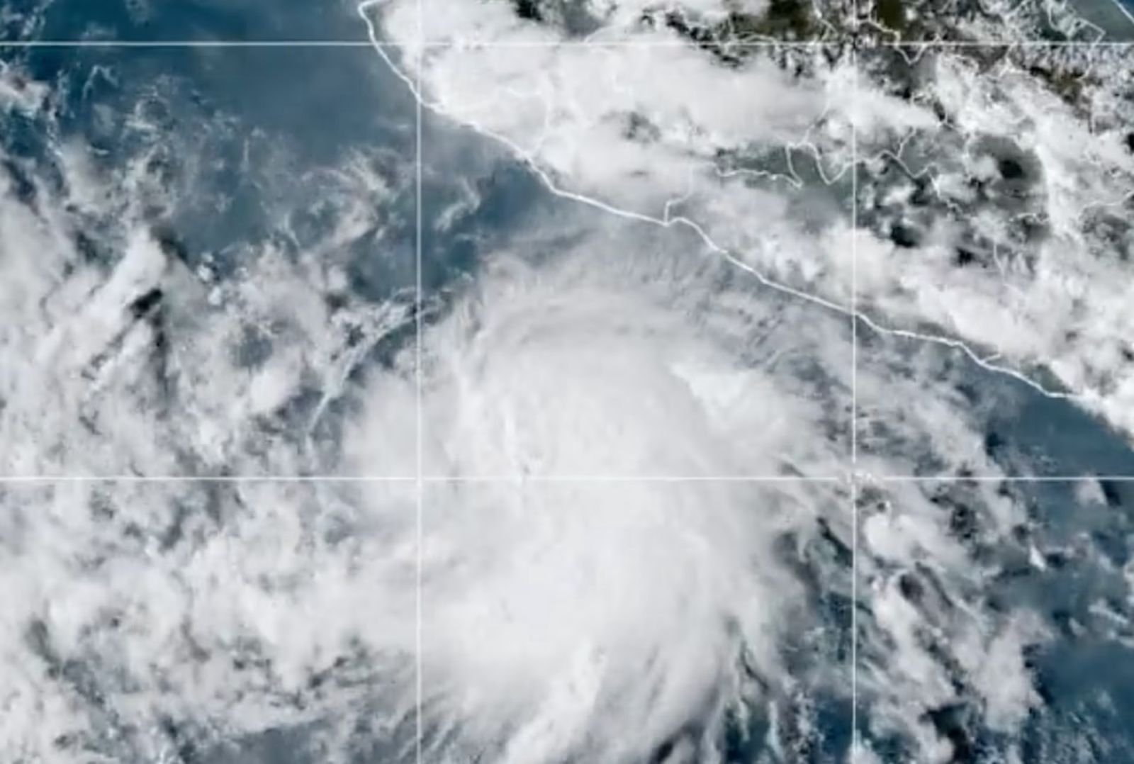 Huracán Polo se intensifica y amenaza las costas del Pacífico mexicano