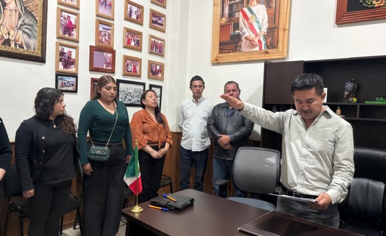 Rinden protesta nuevos concejos municipales en Acatlán, Tepeyahualco y Esperanza