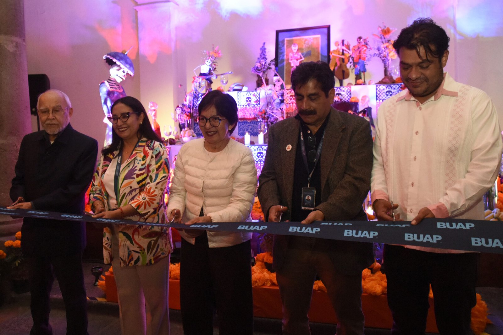 Inauguran en la Casa de la Bóveda el altar dedicado a los artistas de la BUAP