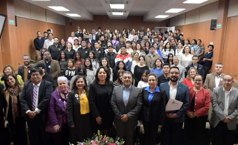 Debate BUAP los retos de la investigación en las ciencias administrativas
