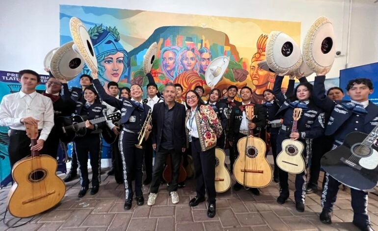 Estudiantes de la preparatoria BUAP Tlatlauquitepec inauguran nuevo mural