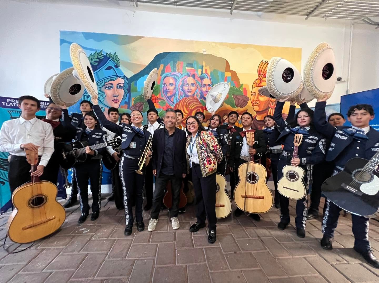 Estudiantes de la preparatoria BUAP Tlatlauquitepec inauguran nuevo mural