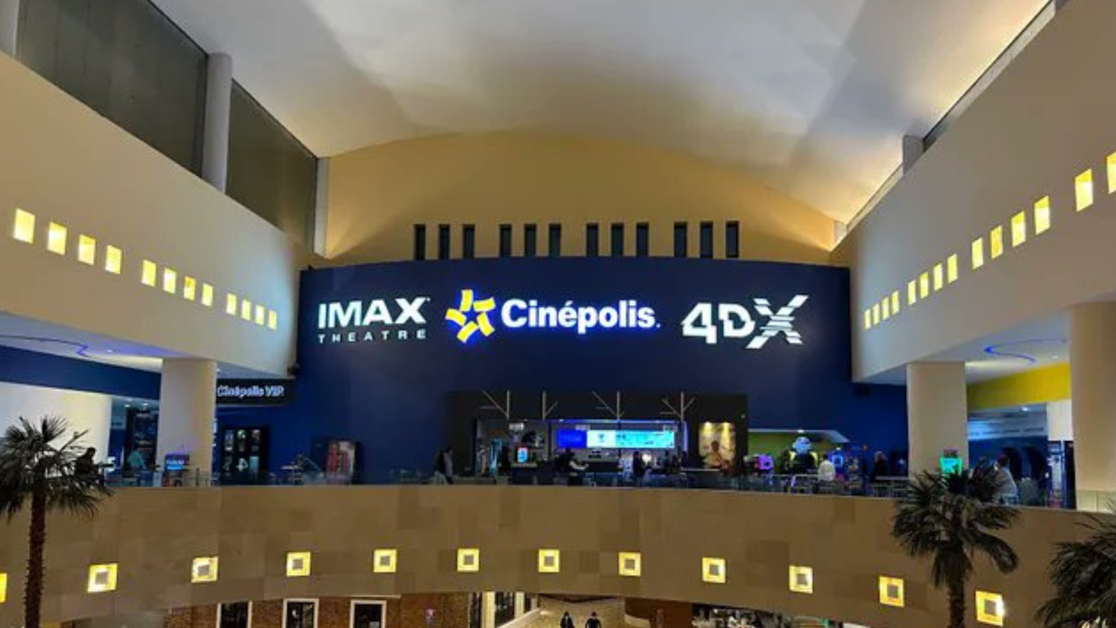 Localizan a joven intoxicada dentro de una bodega de Cinépolis Angelópolis
