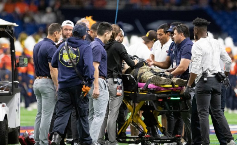 Muere un miembro de la Fuerza Aérea tras caer del techo de un estadio en Texas