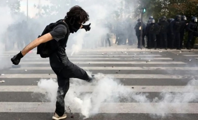 Francia suspende las granadas aturdidoras tras incidente en el que un estudiante de 15 años perdió la mano
