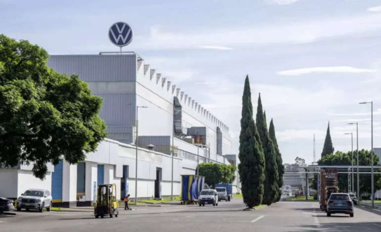 Rechazan trabajadores de Volkswagen propuesta contractual; se mantiene amenaza de huelga