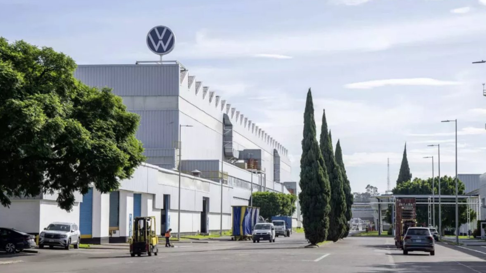 Rechazan trabajadores de Volkswagen propuesta contractual; se mantiene amenaza de huelga