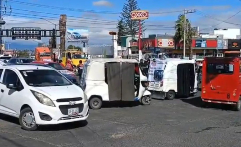 Transportistas de AMOTAC cierran carreteras de Puebla; exigen justicia por delegado asesinado