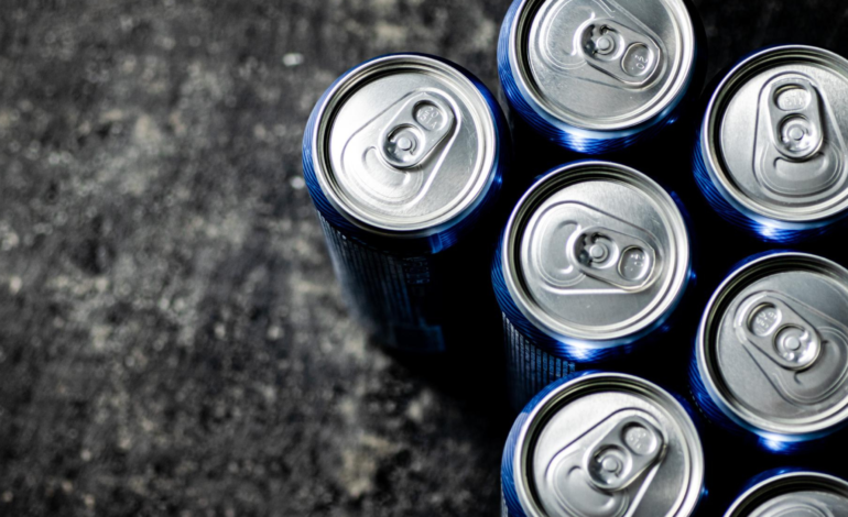Alerta médica: El peligro oculto de las bebidas energéticas en niños y adolescentes