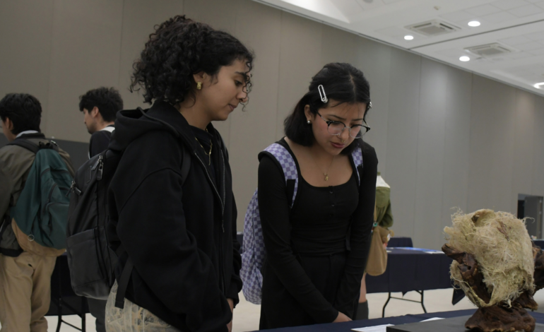 Estudiantes de la BUAP plasman la flora y fauna en la cuarta edición de Bio Arte