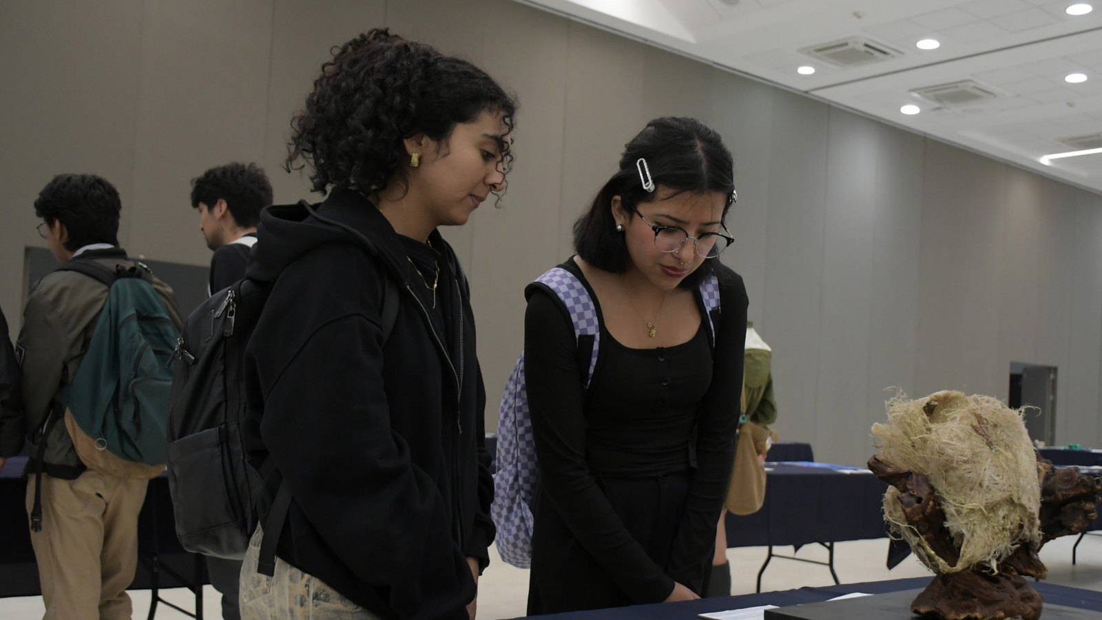 Estudiantes de la BUAP plasman la flora y fauna en la cuarta edición de Bio Arte