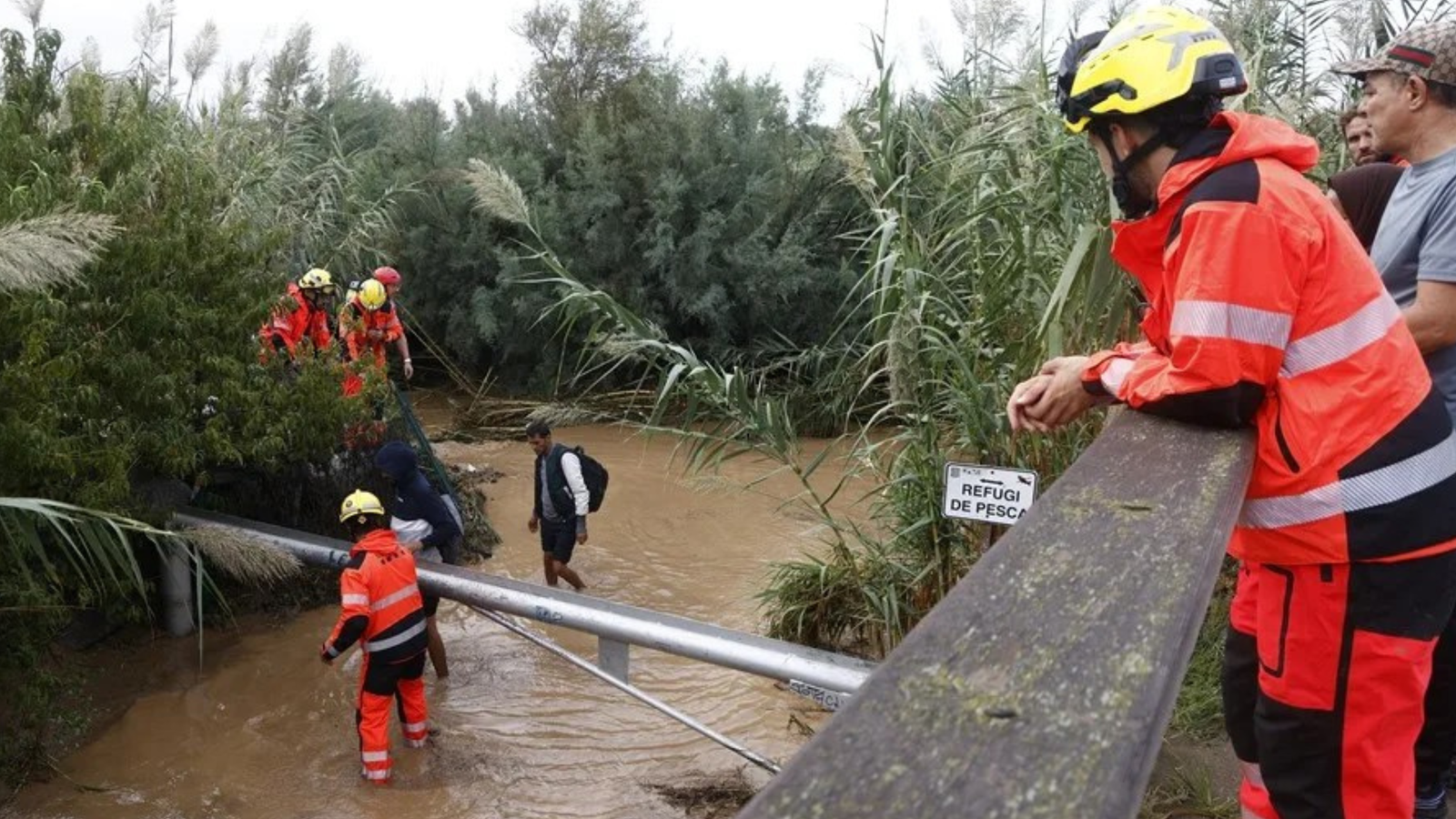 Dos muertos y un desaparecido en Cataluña, España, tras un insólito temporal de lluvias torrenciales
