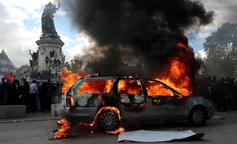 Caos en Francia: Más de medio millón de personas marchan contra la inflación y la crisis escolar