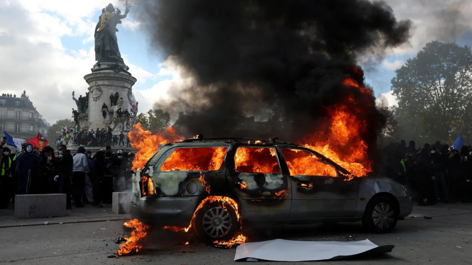 Caos en Francia: Más de medio millón de personas marchan contra la inflación y la crisis escolar