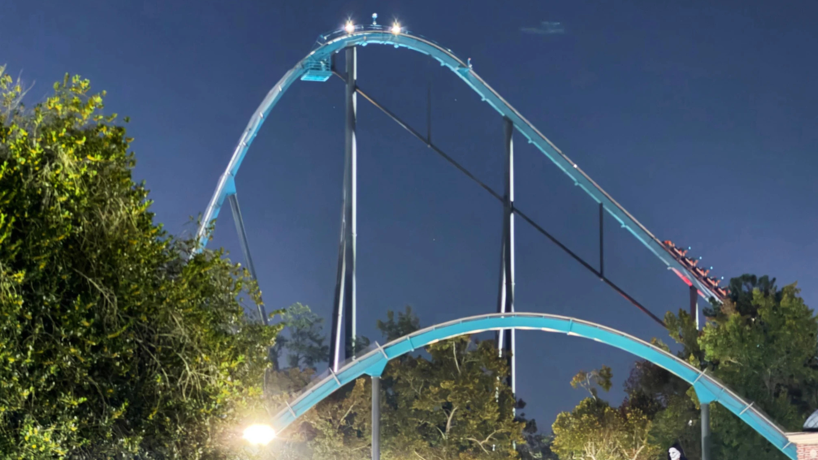 Un muerto y varios heridos tras un trágico incidente en una montaña rusa de Six Flags en Georgia
