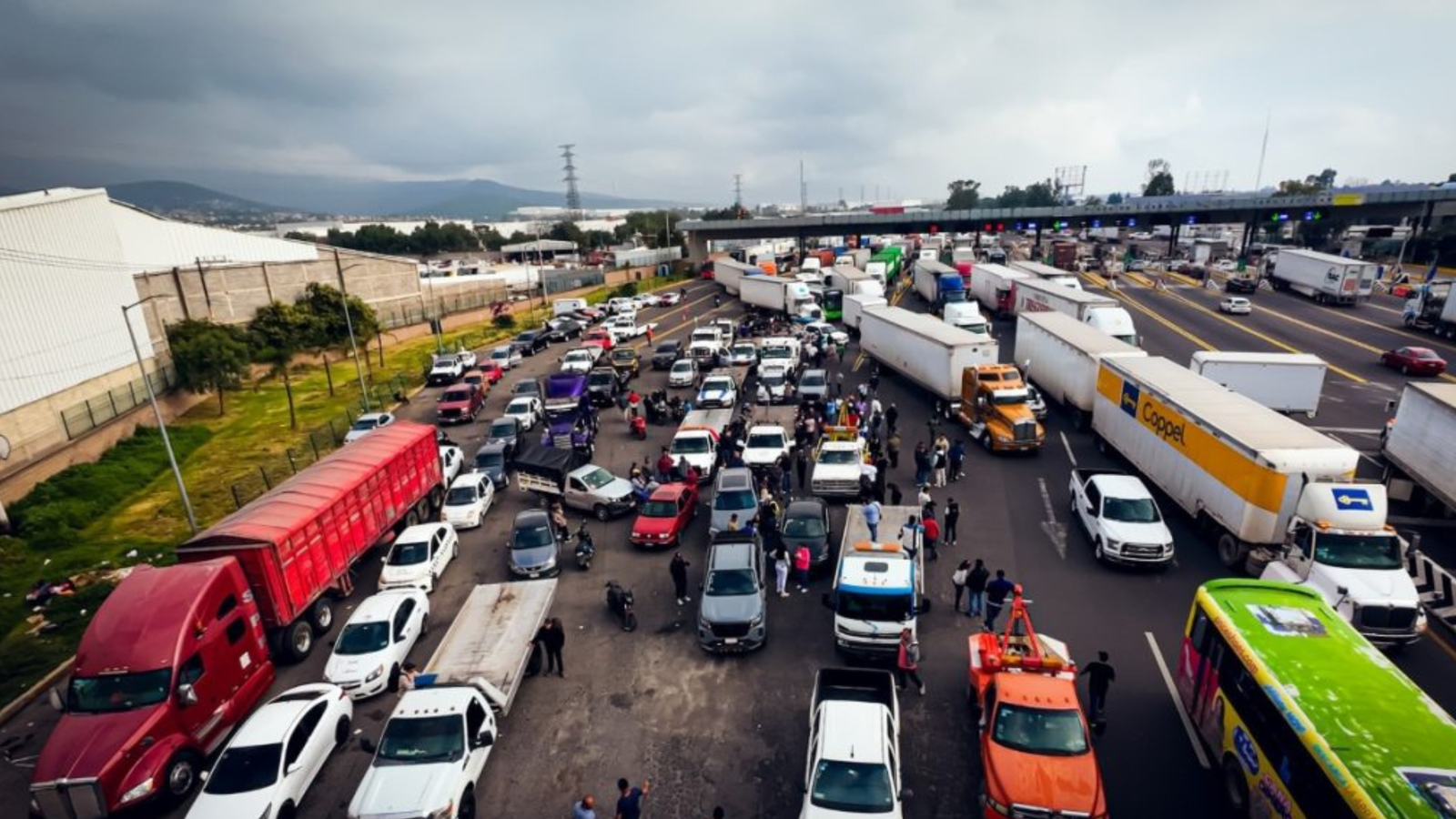Transportistas anuncian paro nacional indefinido a partir del 26 de octubre