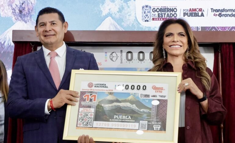 Lotería Nacional y Alejandro Armenta develan billete en homenaje a la riqueza natural de Puebla