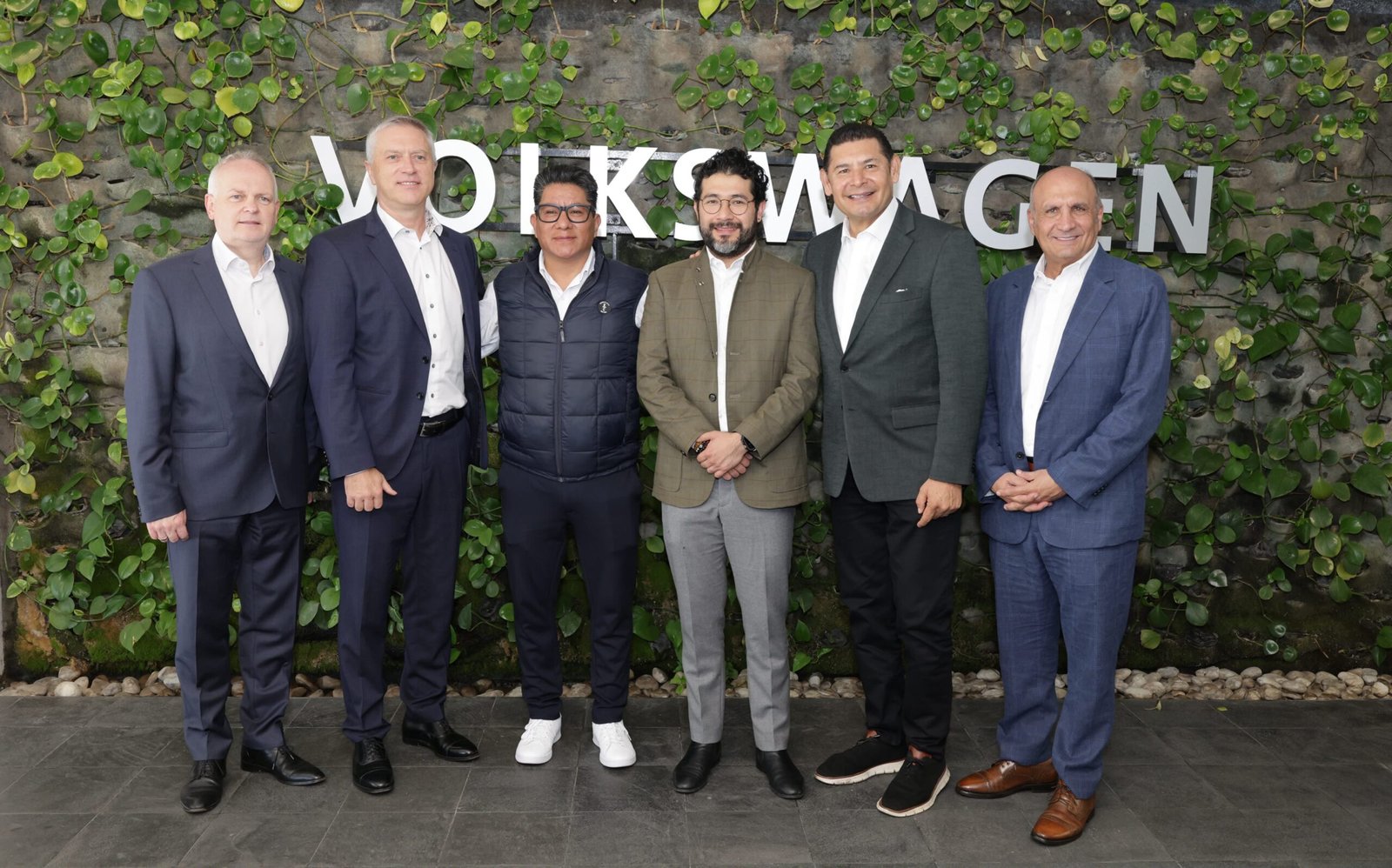 Reconoce Alejandro Armenta estabilidad laboral tras acuerdo en Volkswagen de México